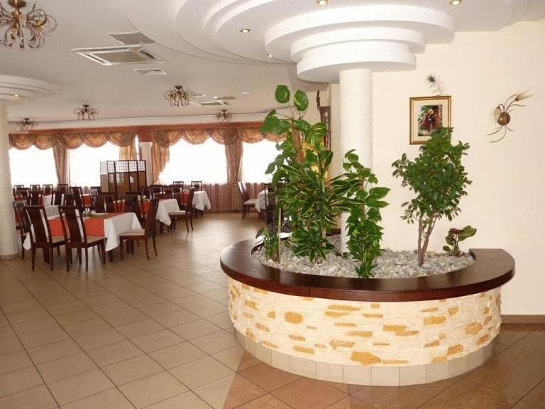 Hotel Zajazd Sokol Nienadówka Exterior foto