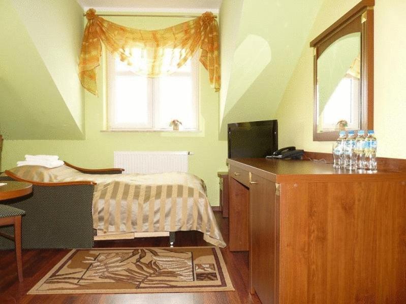 Hotel Zajazd Sokol Nienadówka Exterior foto