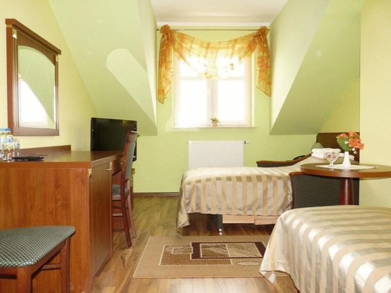 Hotel Zajazd Sokol Nienadówka Exterior foto