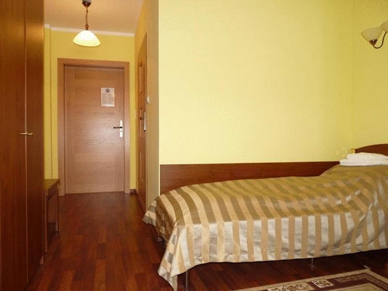 Hotel Zajazd Sokol Nienadówka Exterior foto