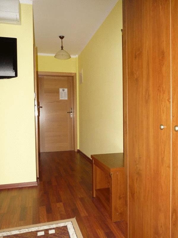 Hotel Zajazd Sokol Nienadówka Exterior foto
